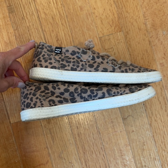 Billabong leopard print sneakers - Picture 3 of 3